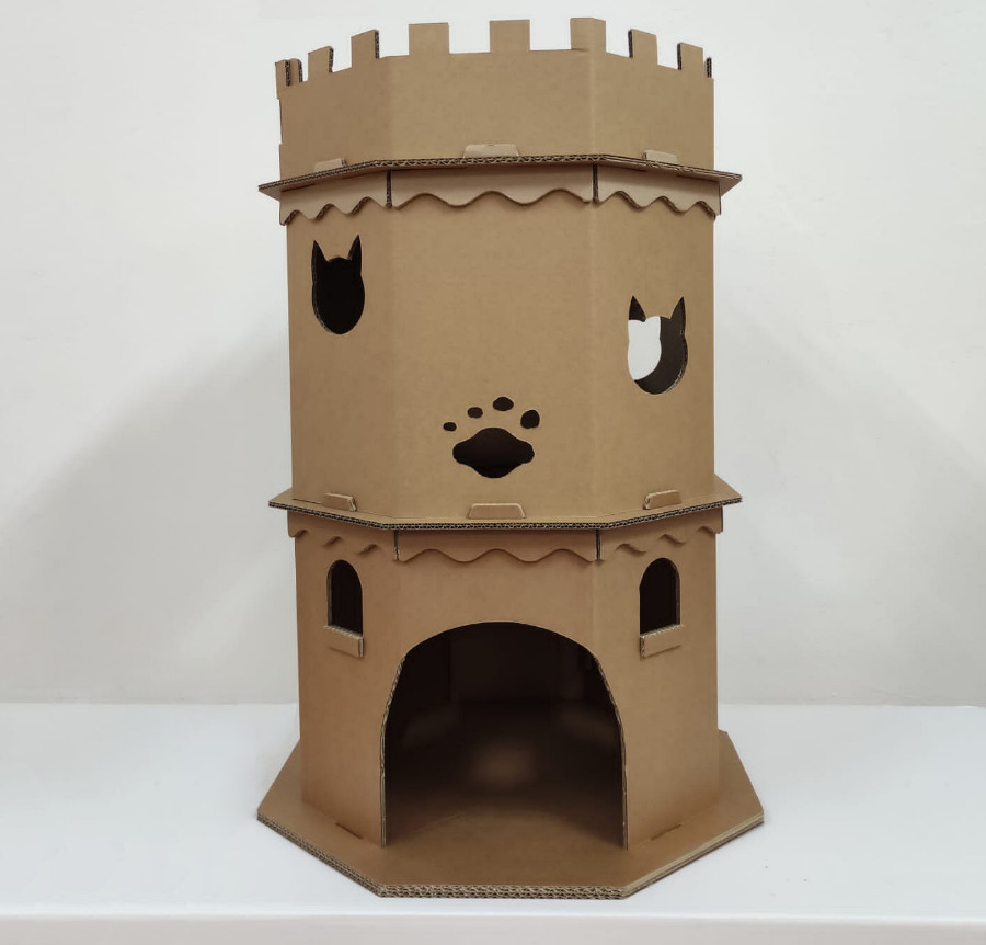 Katzenhaus (Katzenhöhle) in Form eines Burgturms